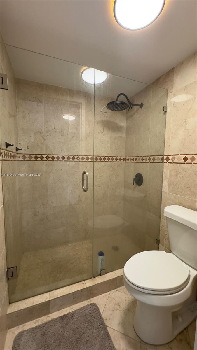 9225 Collins Ave # 812