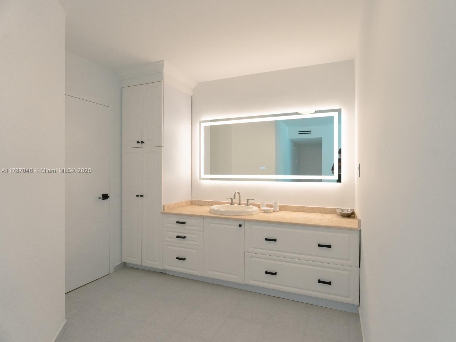 9225 Collins Ave # 812