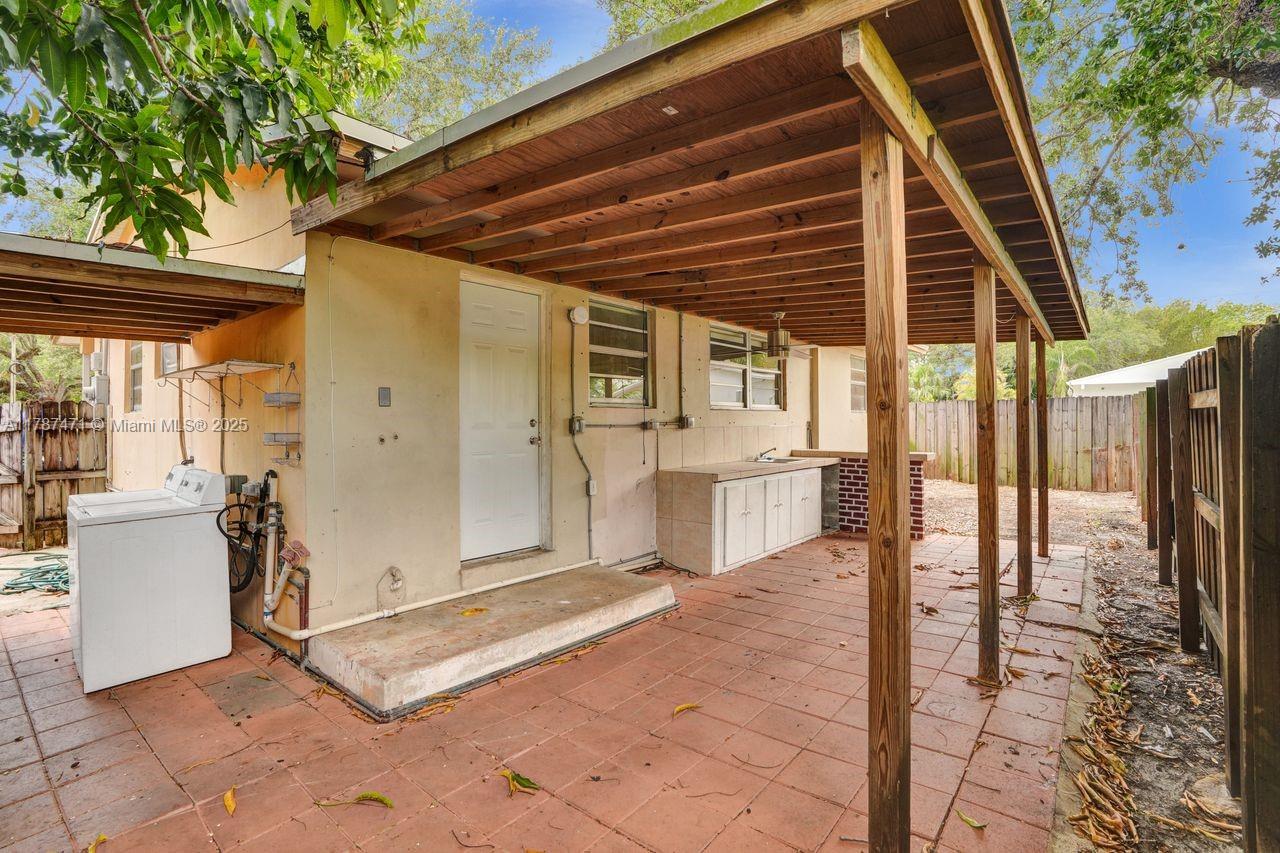6091 SW 64th Ter