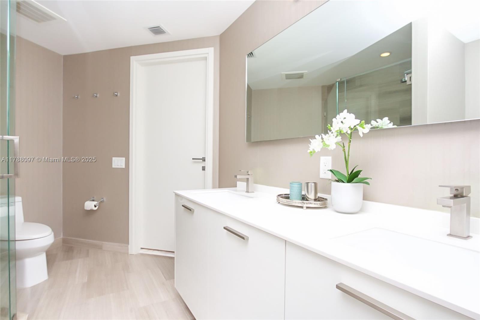 1300 Brickell Bay Dr # 3102