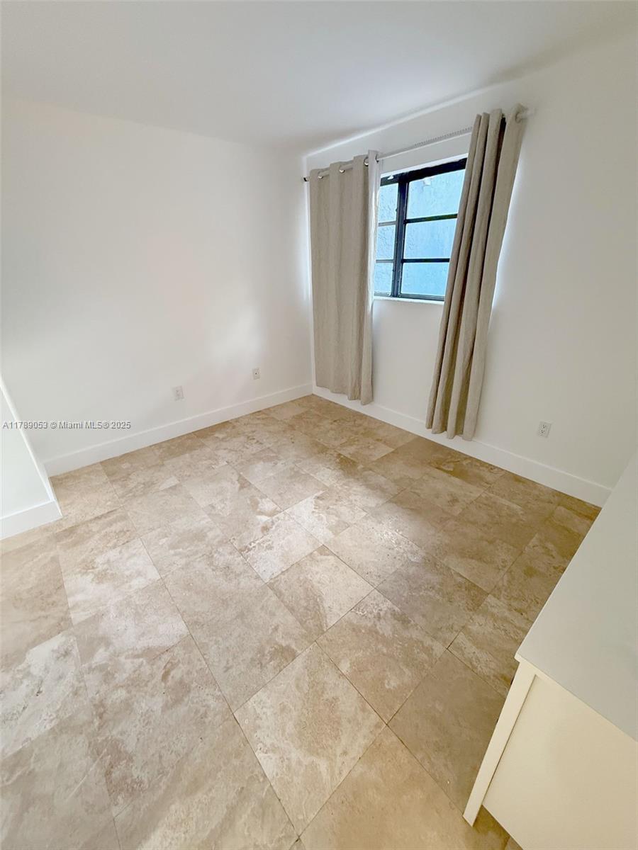 3802 NE 6th Ave # 4