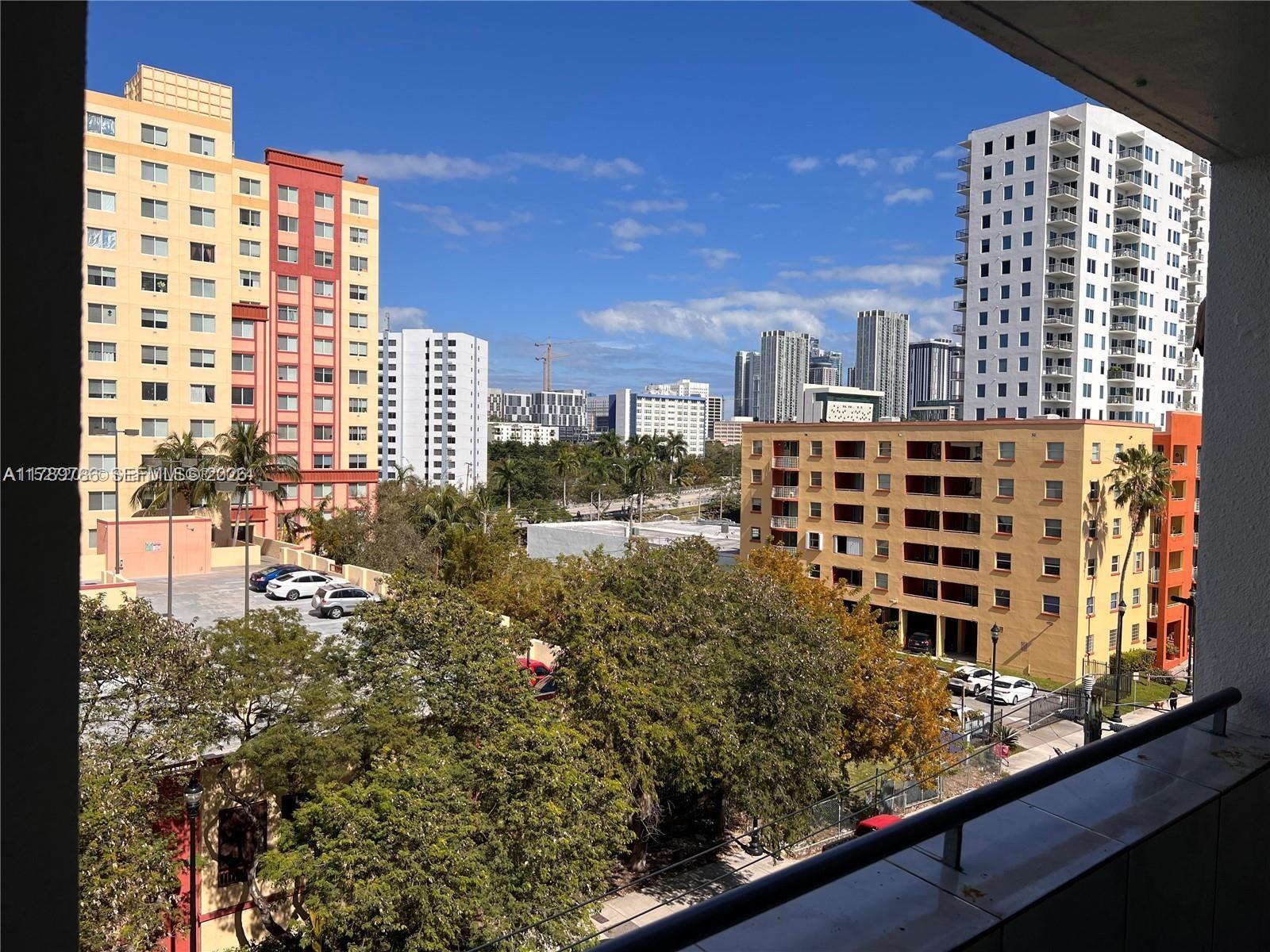 546 SW 1st St # 611