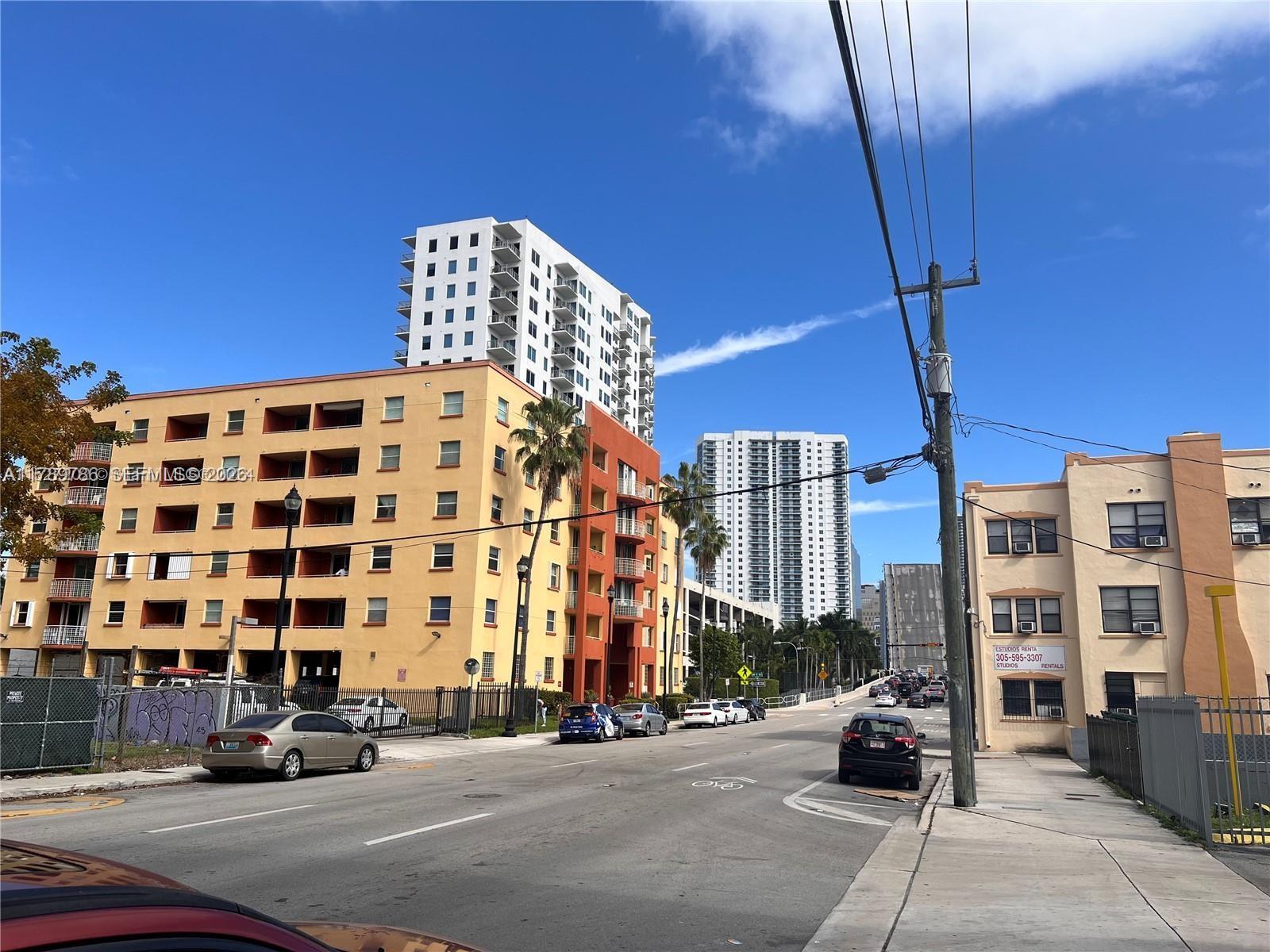 546 SW 1st St # 611