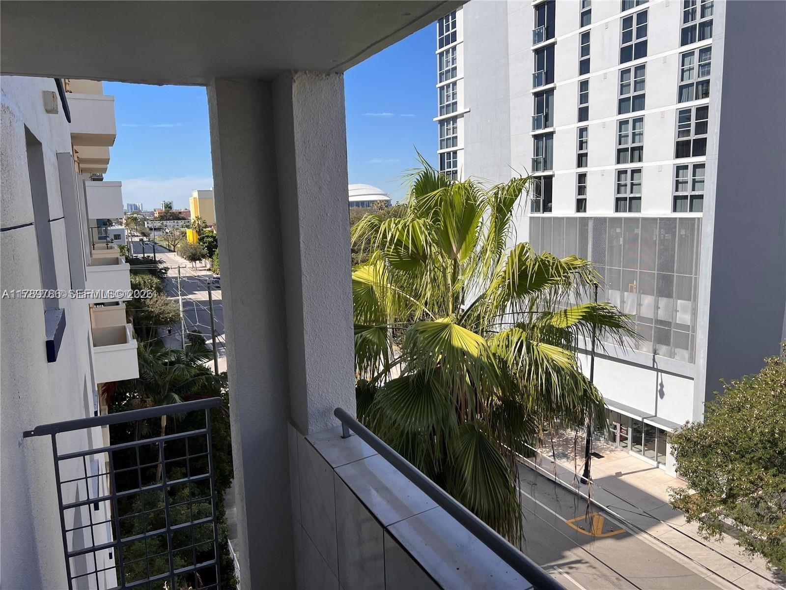 546 SW 1st St # 611
