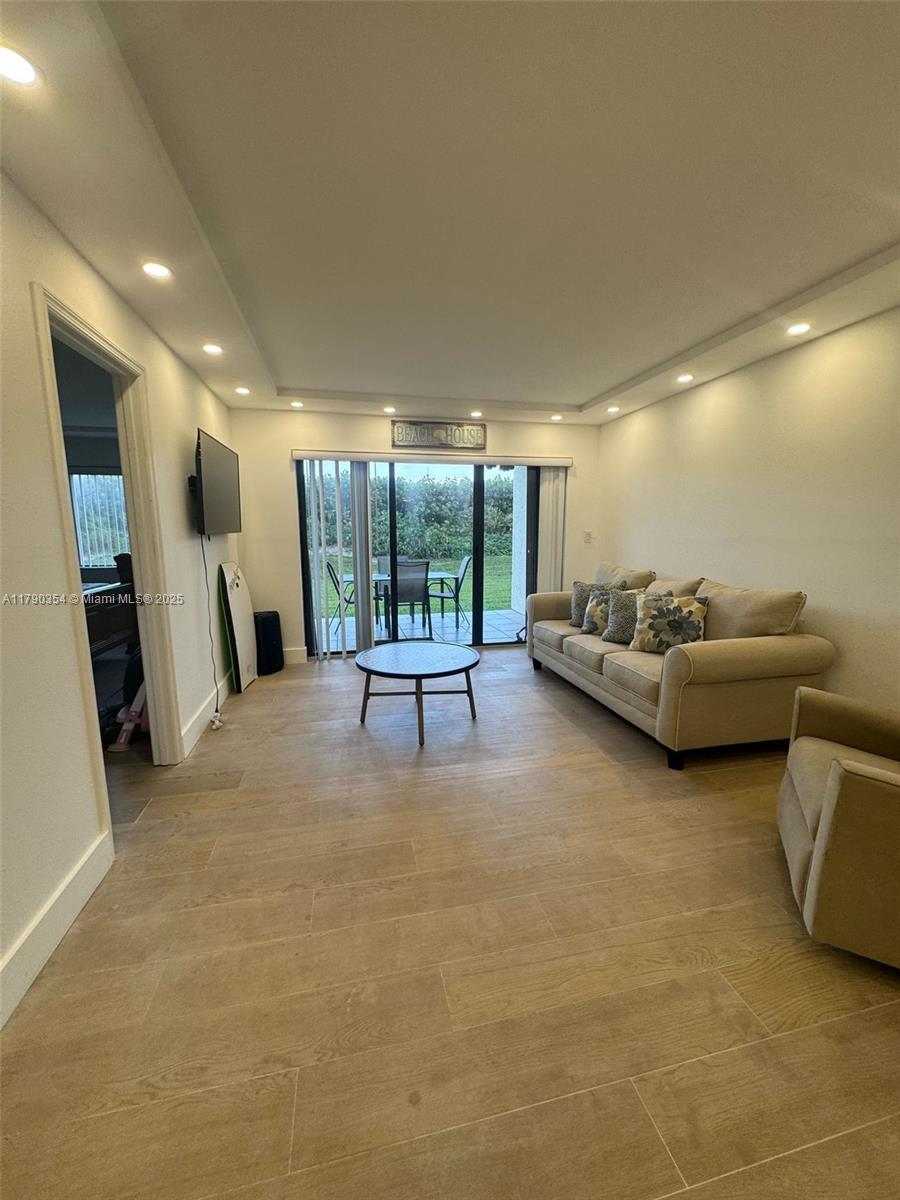10044 S Ocean Dr # 105