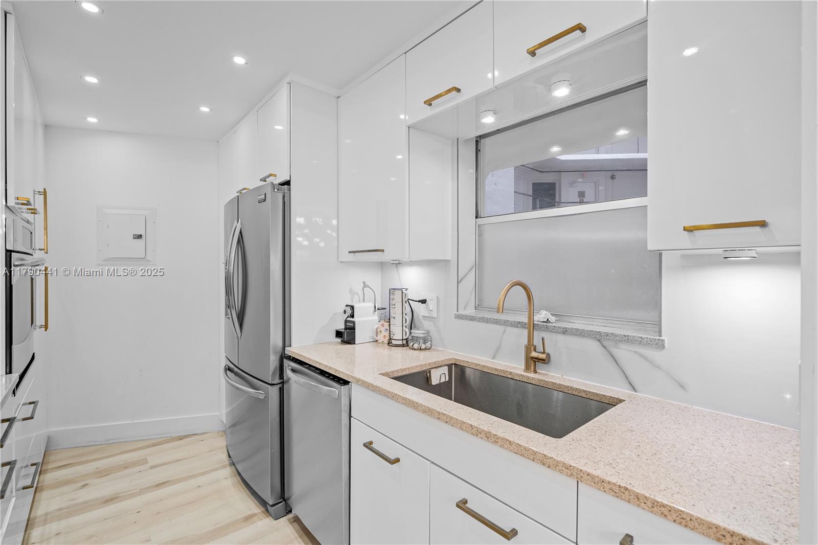 1881 Washington Ave # 6D