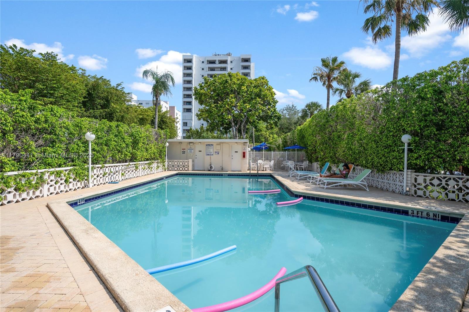 1881 Washington Ave # 6D