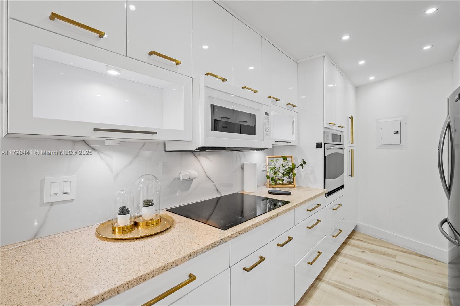 1881 Washington Ave # 6D