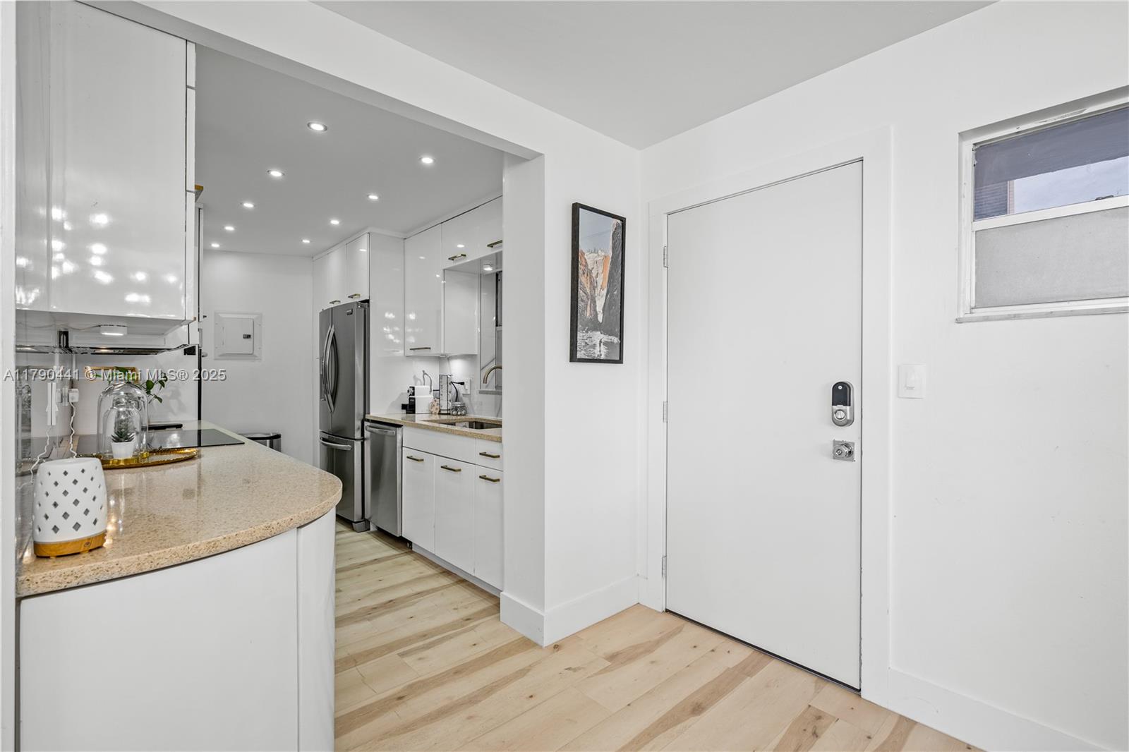 1881 Washington Ave # 6D