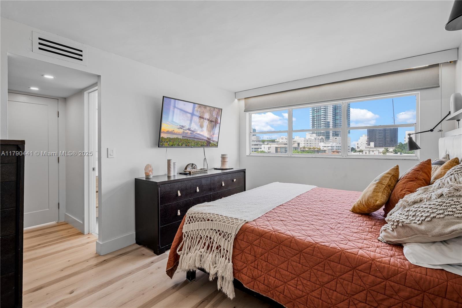 1881 Washington Ave # 6D