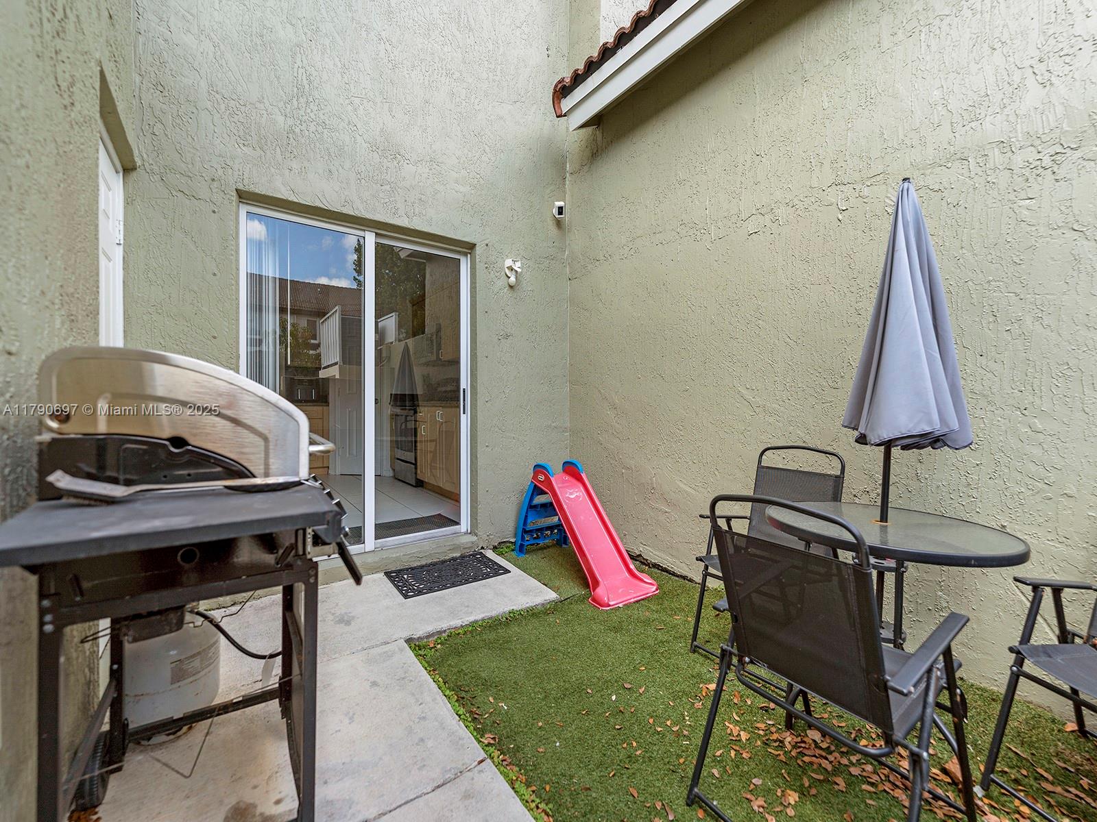 2352 SE 21st St