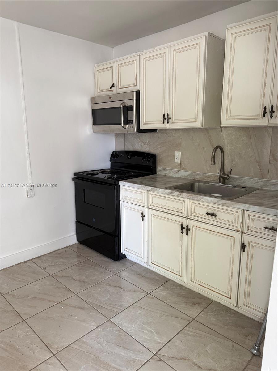 100 NW 1st Ave # 100