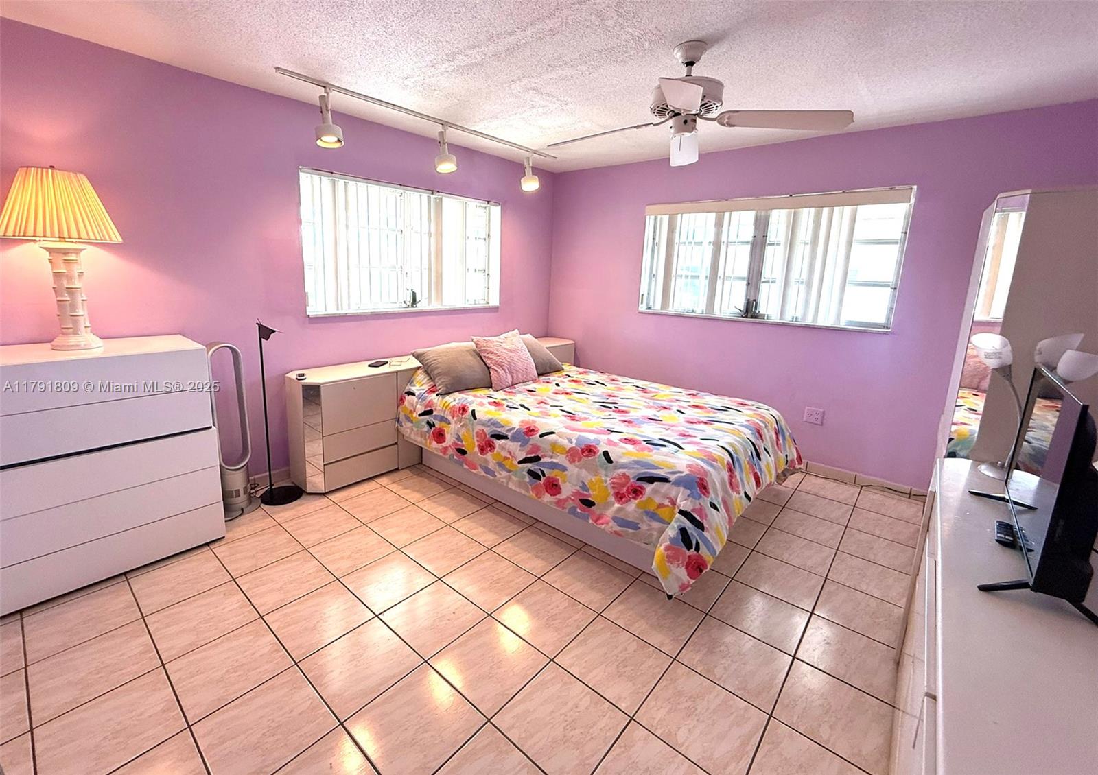 1355 NE 167th St # 302