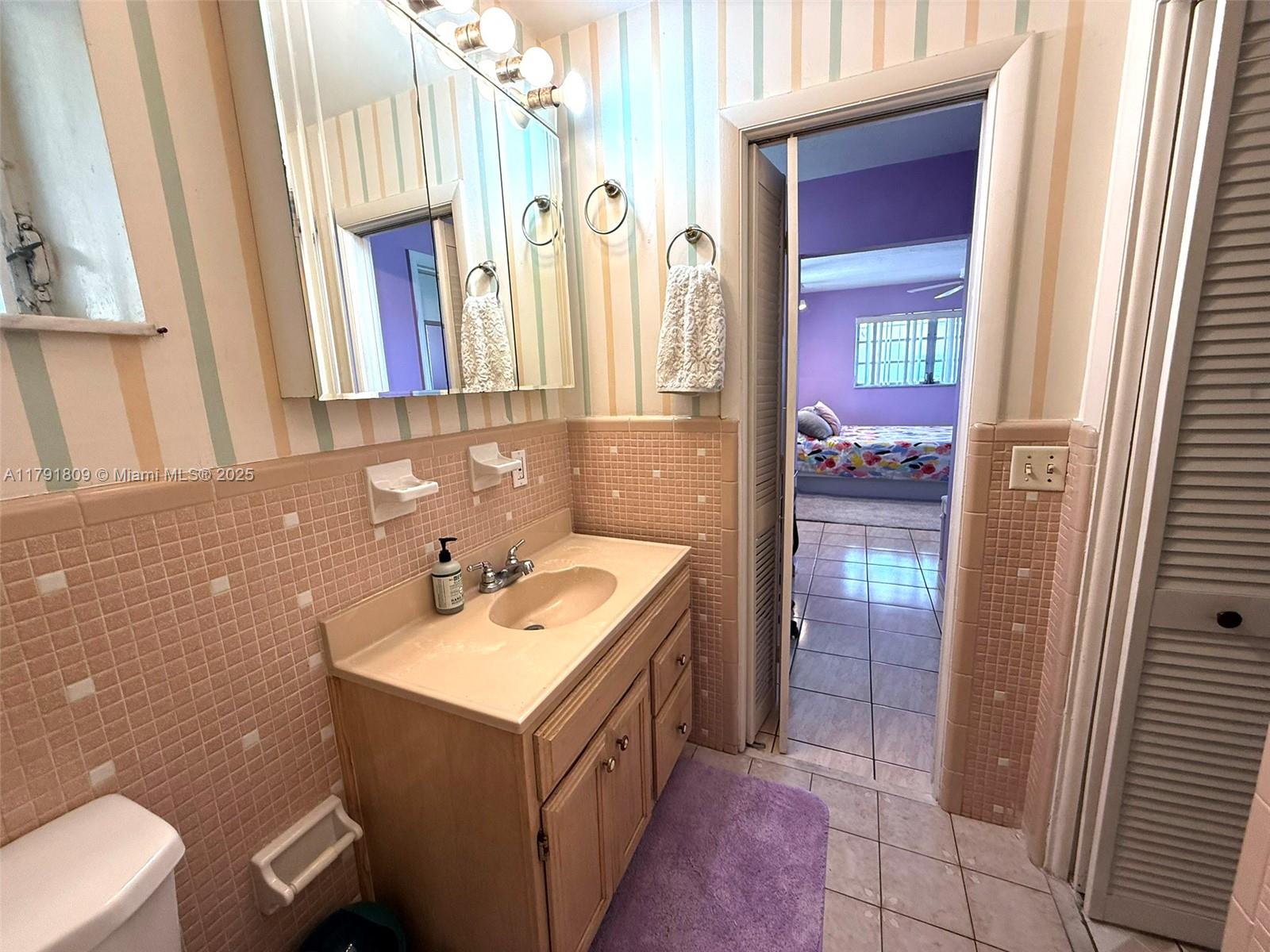 1355 NE 167th St # 302