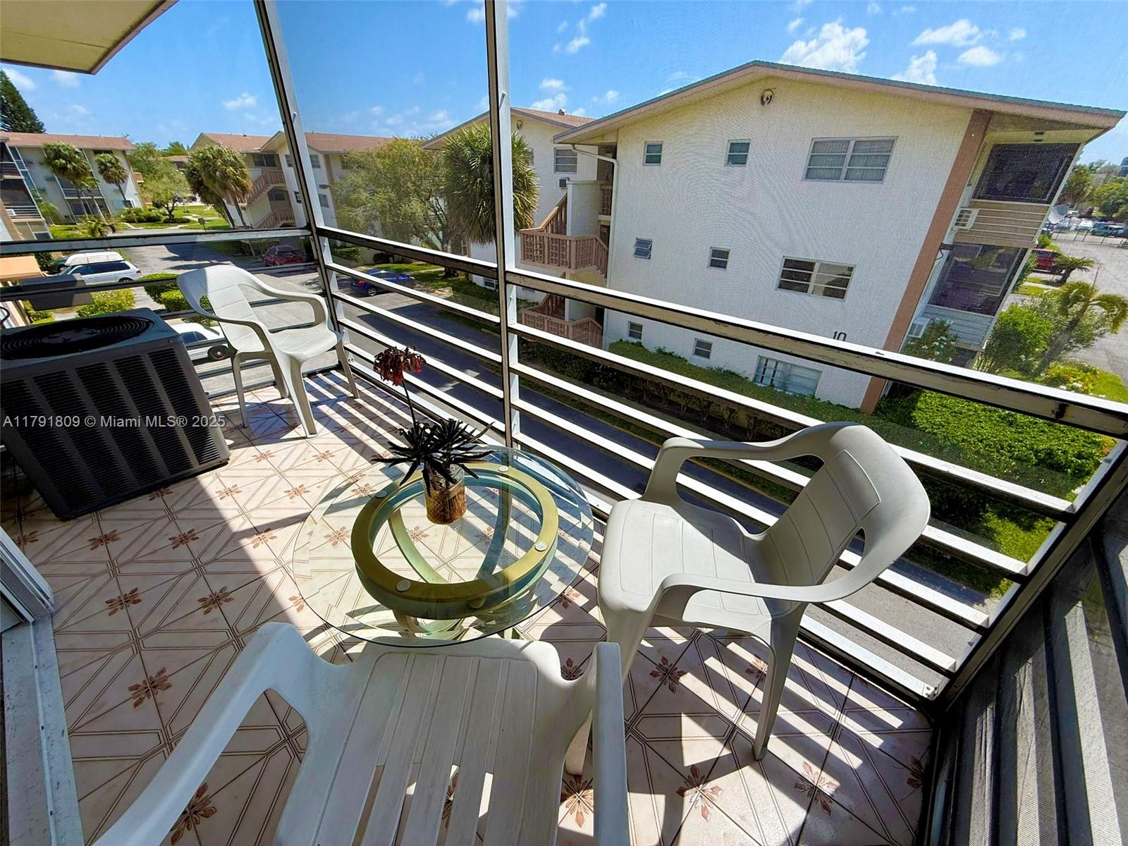 1355 NE 167th St # 302