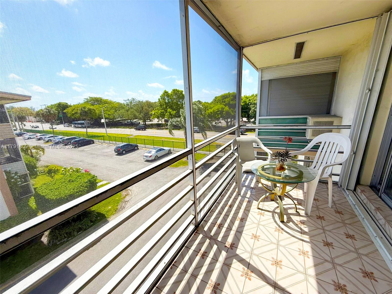 1355 NE 167th St # 302