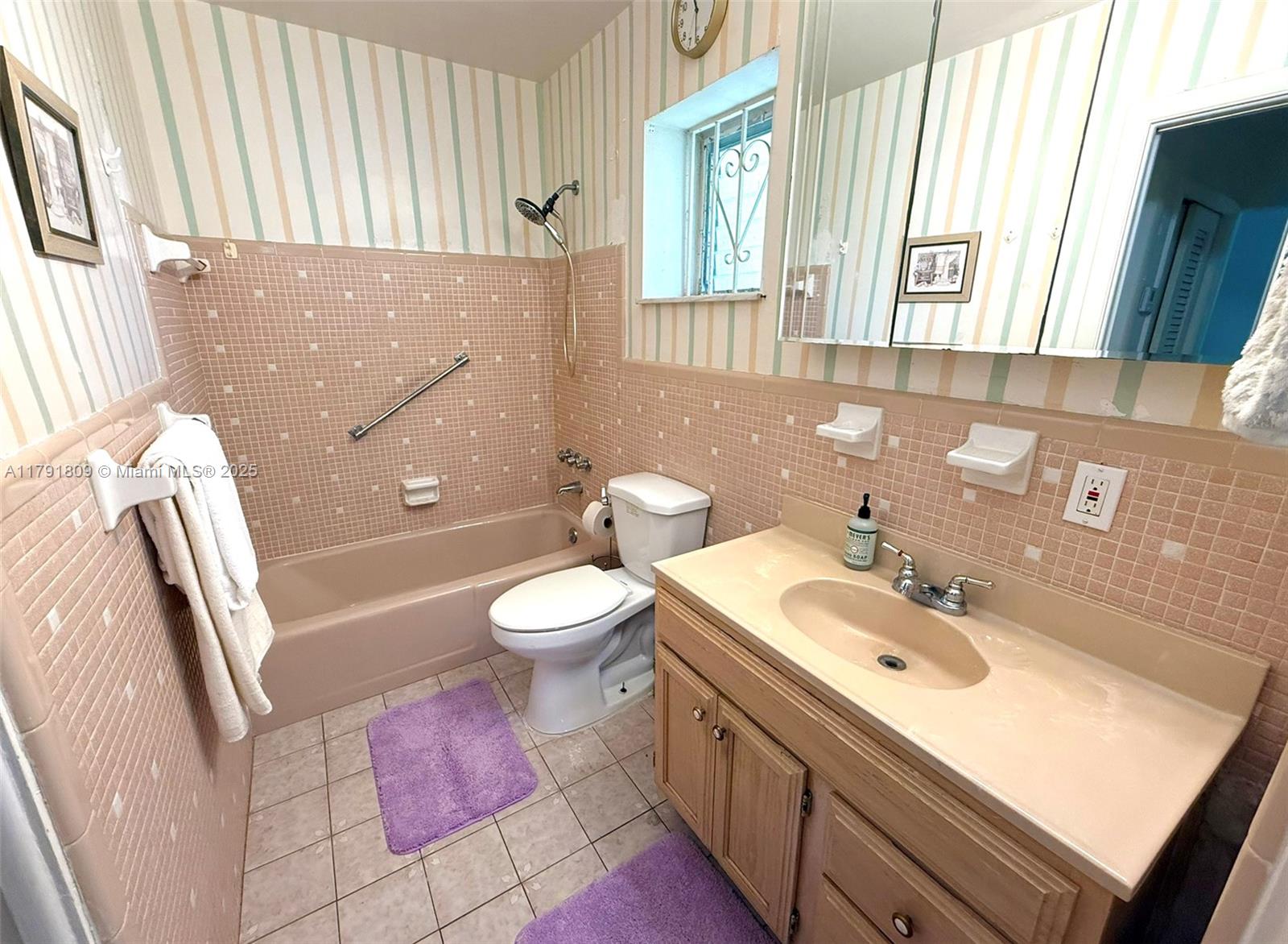 1355 NE 167th St # 302