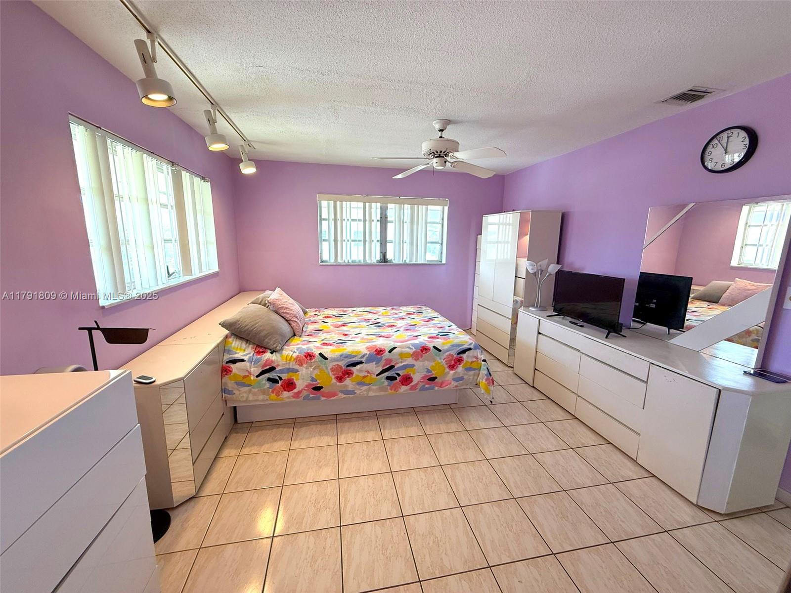 1355 NE 167th St # 302