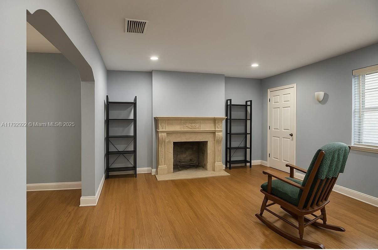 40 NE 49th St