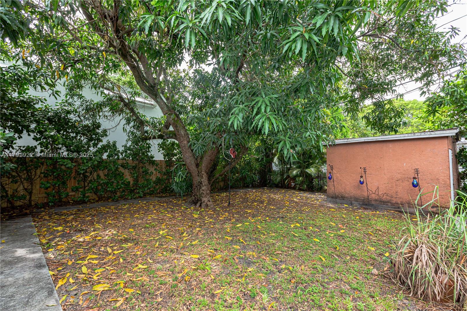 40 NE 49th St
