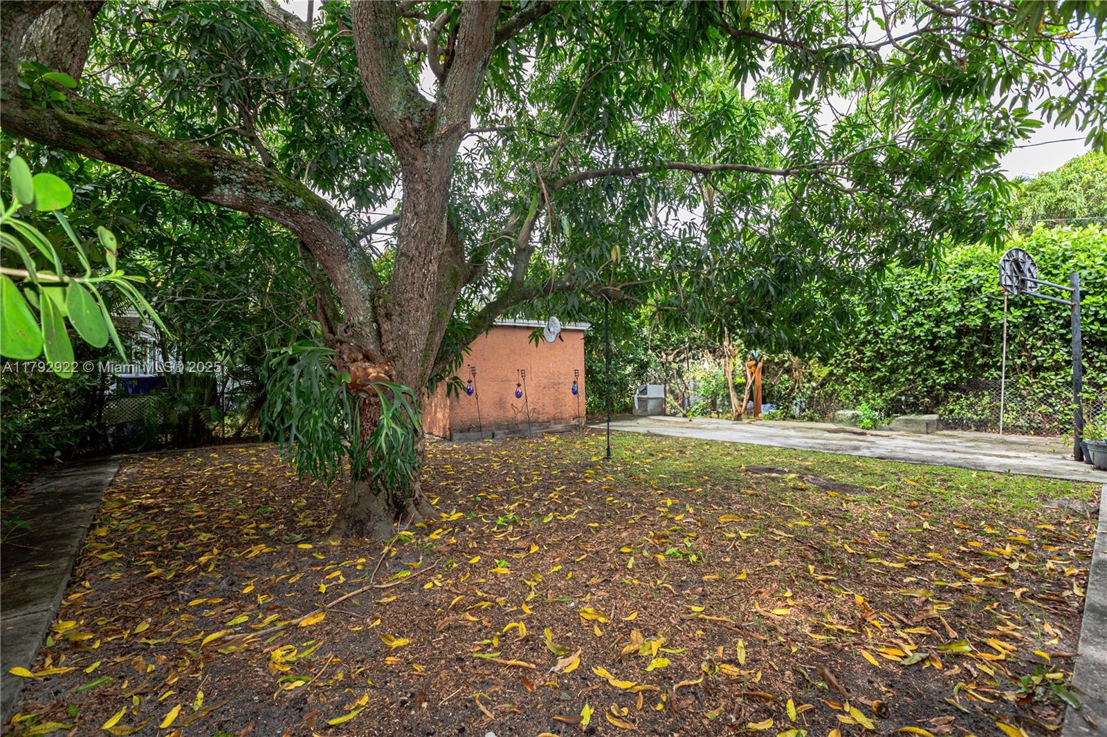 40 NE 49th St