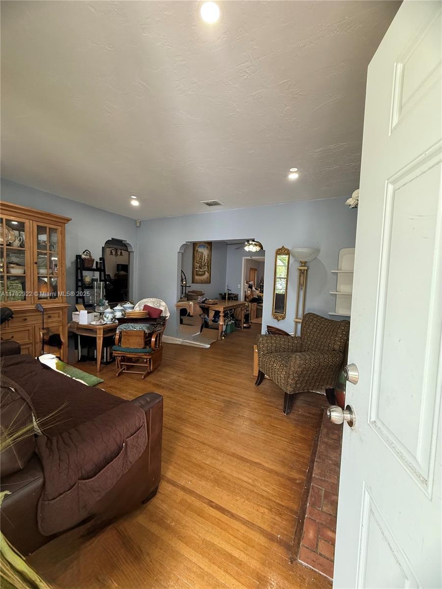 40 NE 49th St