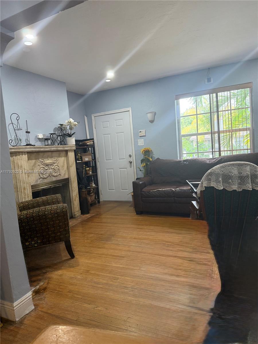 40 NE 49th St