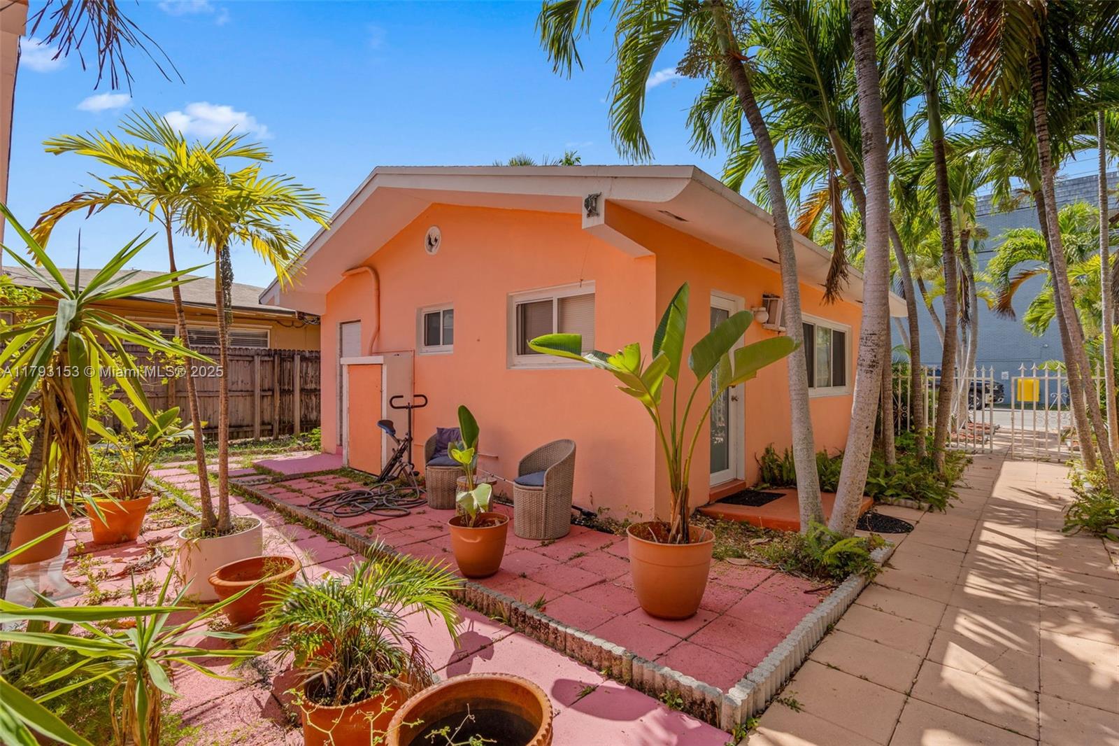 13185 Emerald Dr