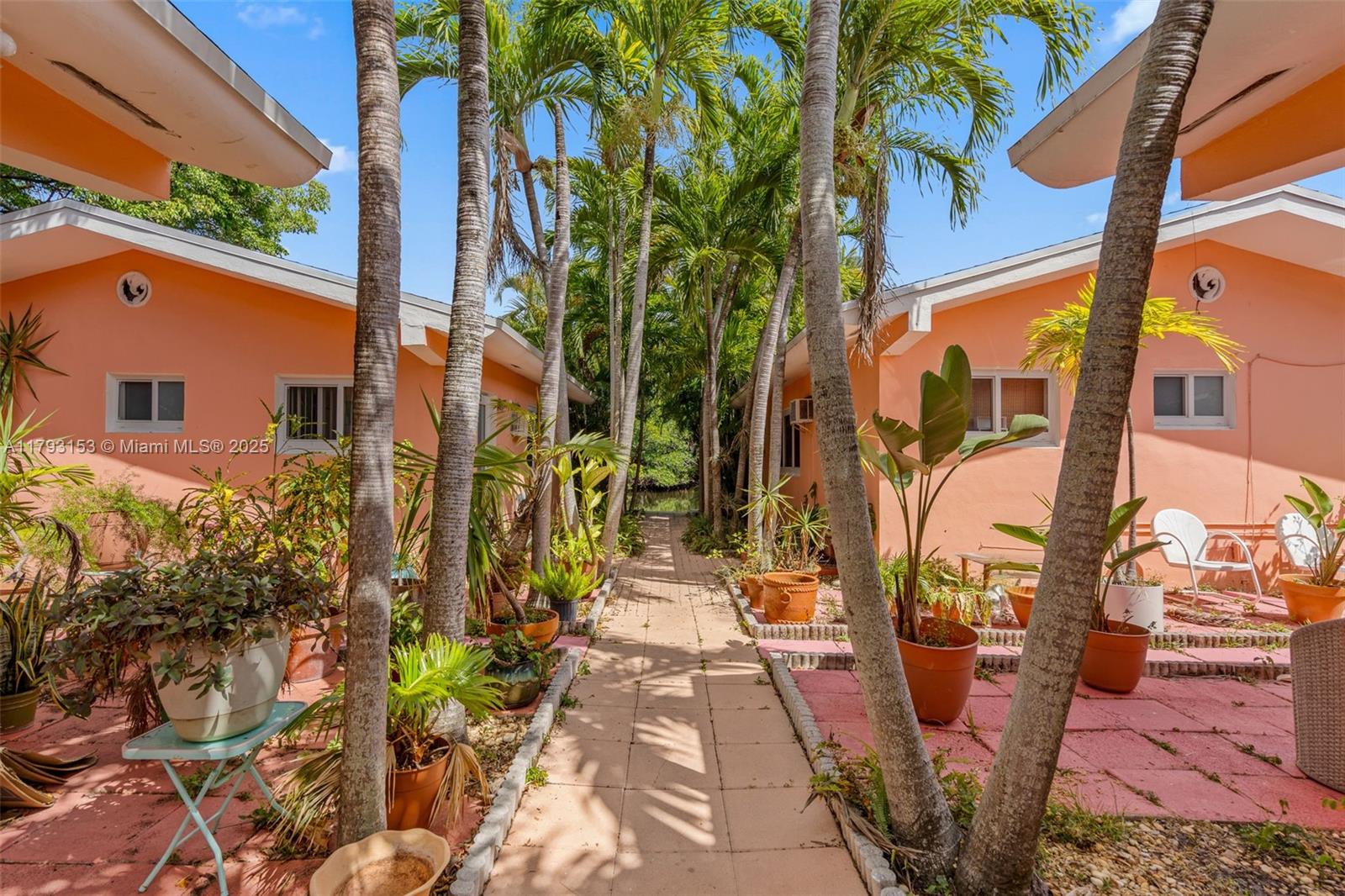 13185 Emerald Dr