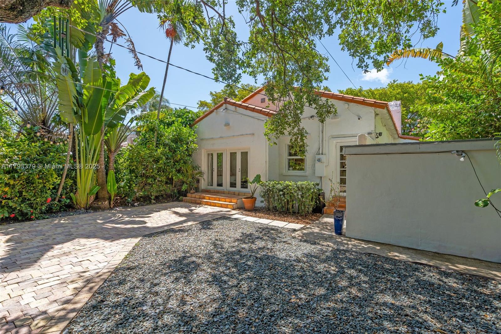 521 San Lorenzo Avenue