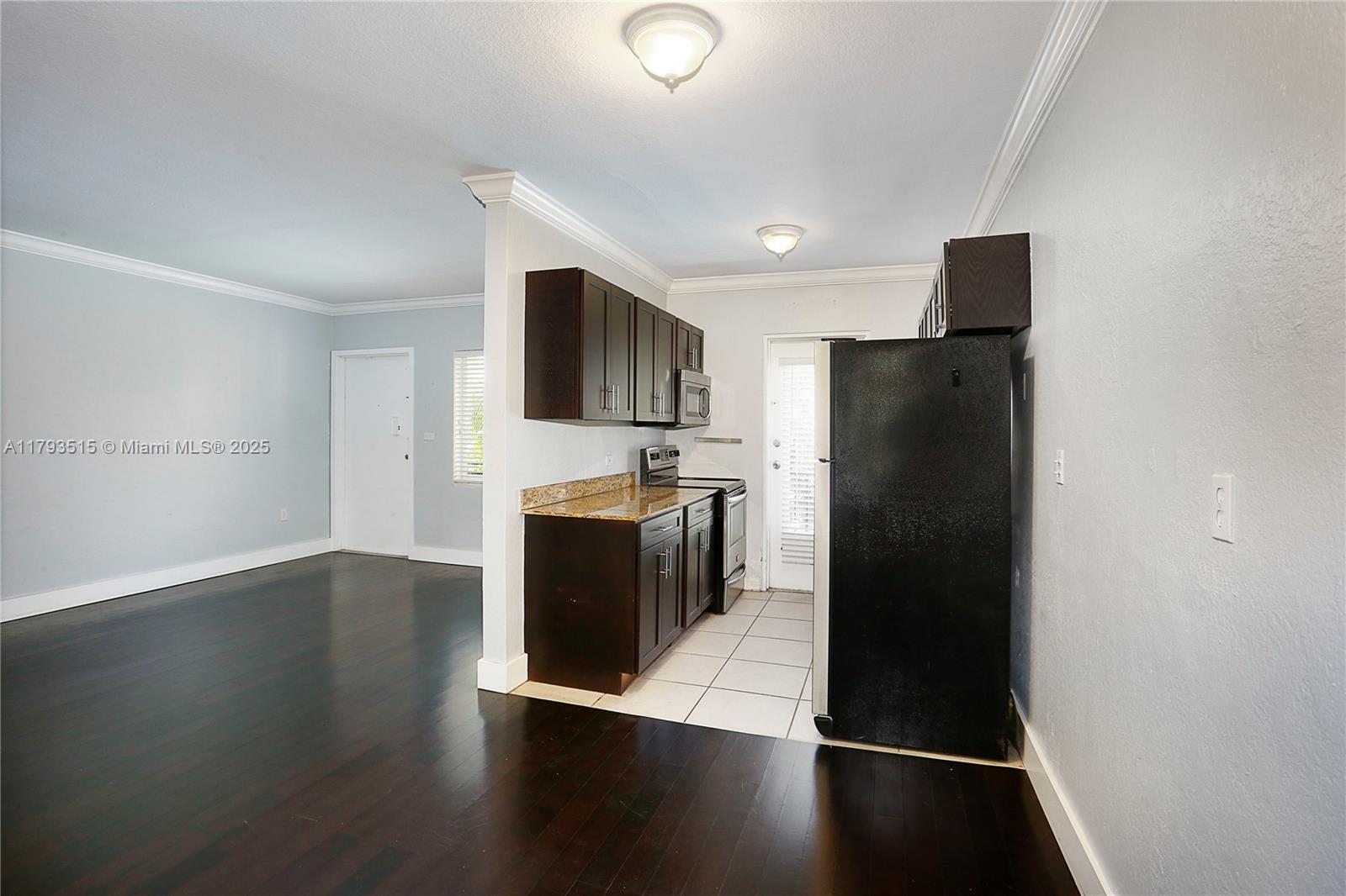95 Edgewater Dr # 206