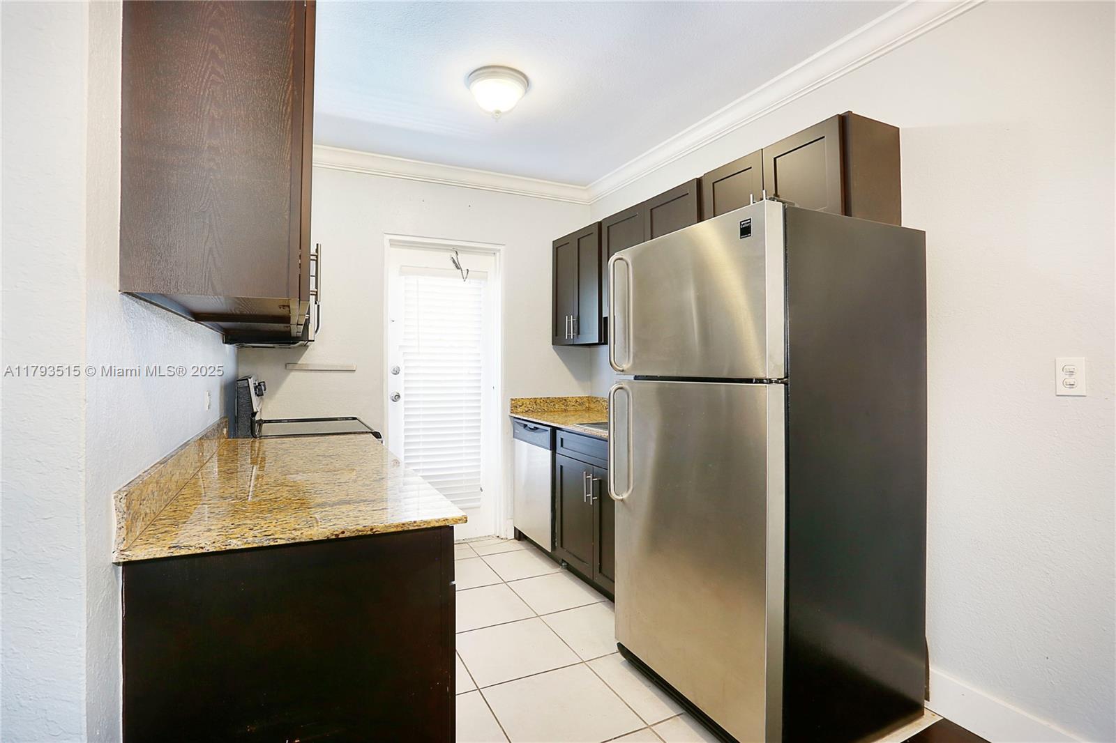 95 Edgewater Dr # 206