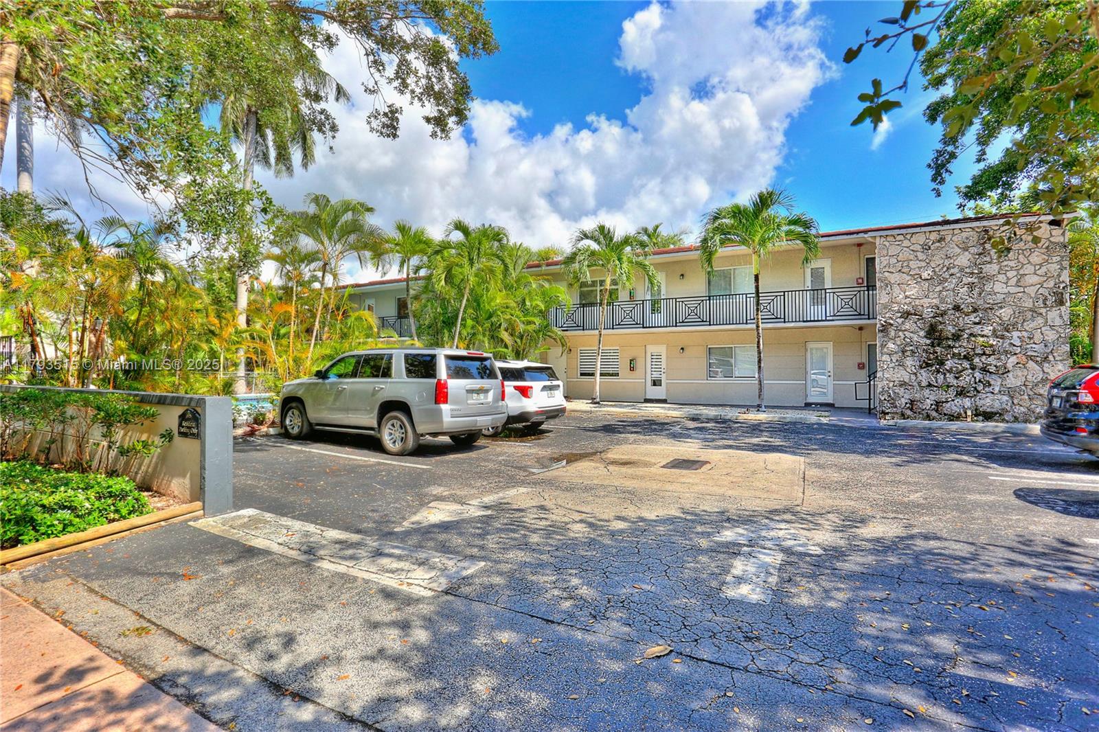 95 Edgewater Dr # 206