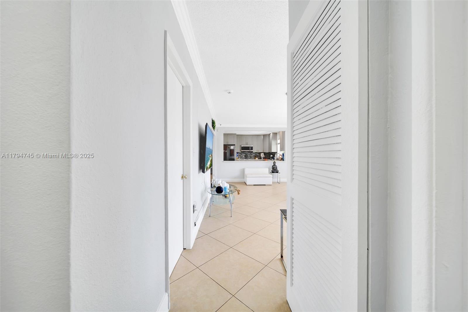 1360 W 4th Ln