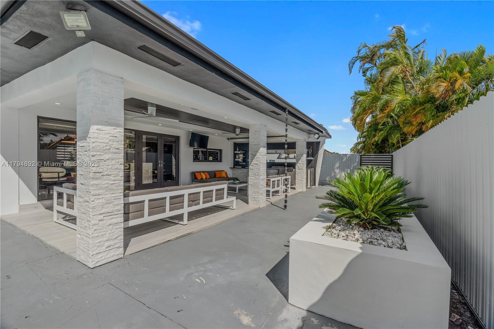 2901 Village Green Dr