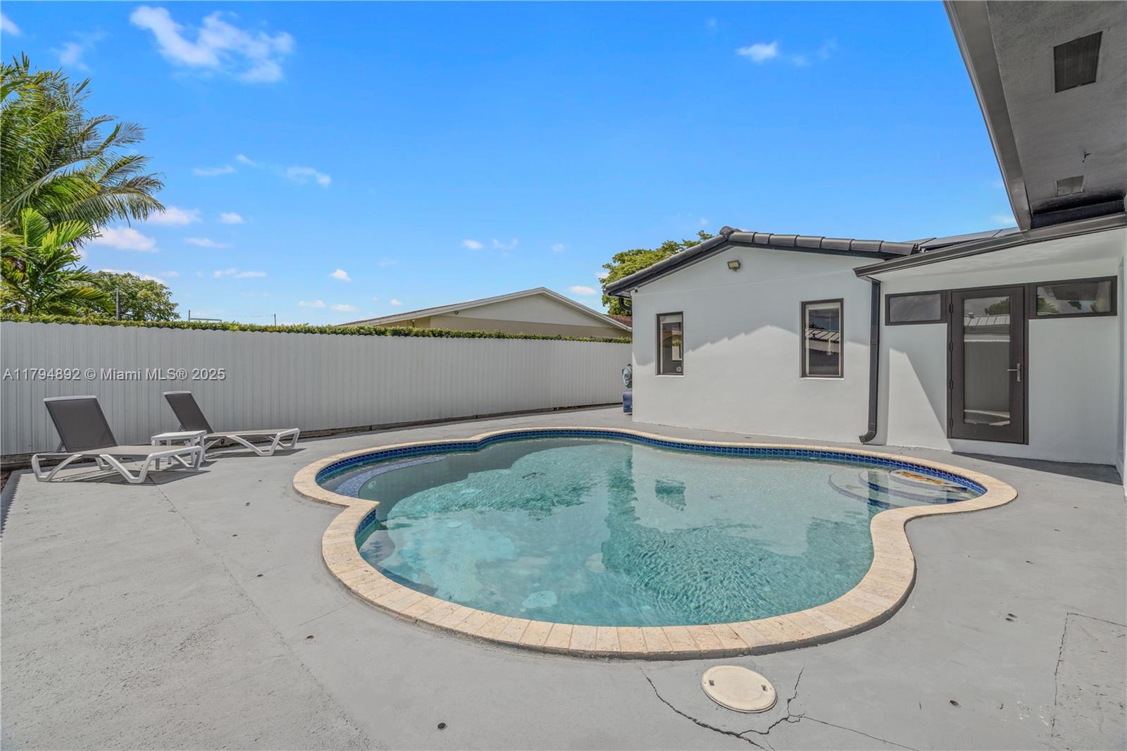 2901 Village Green Dr