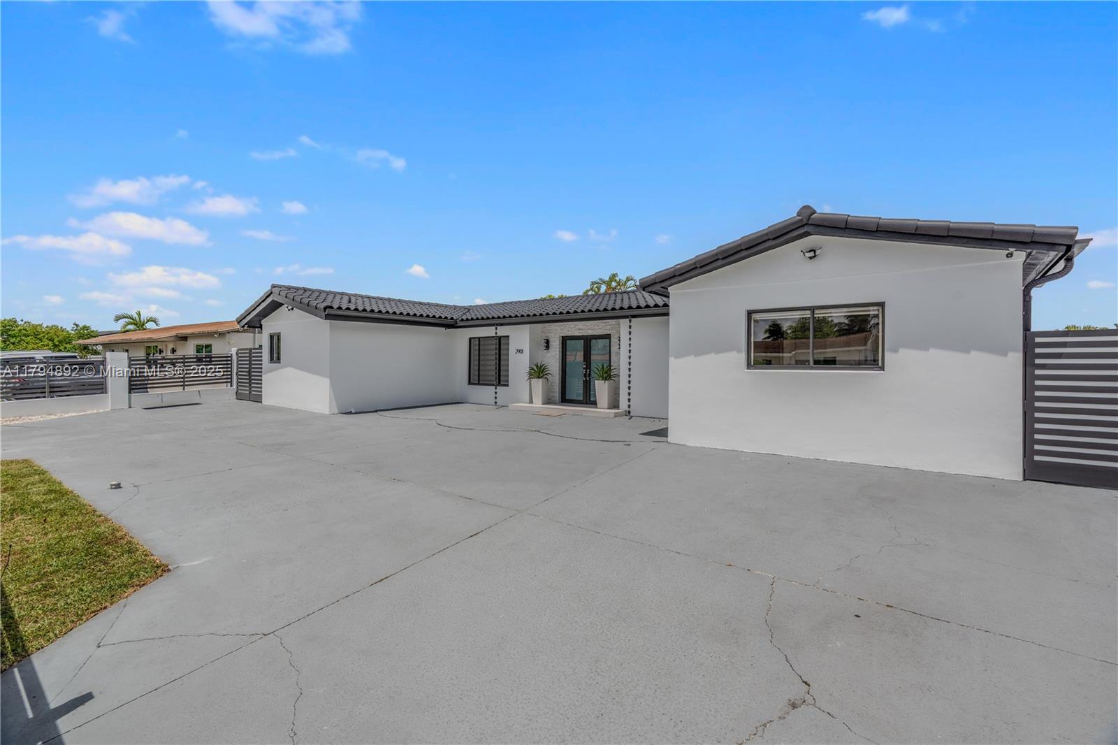 2901 Village Green Dr