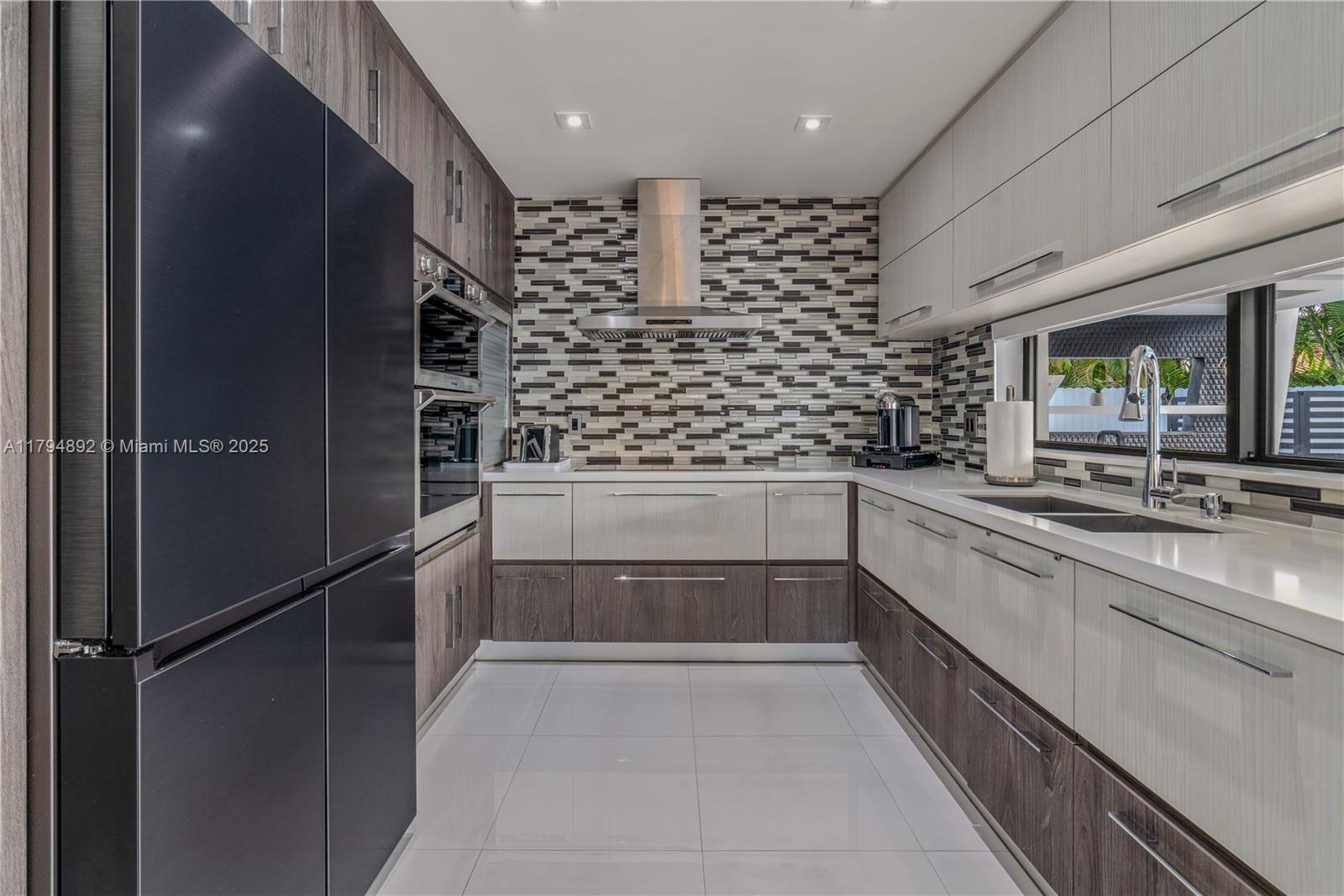 2901 Village Green Dr