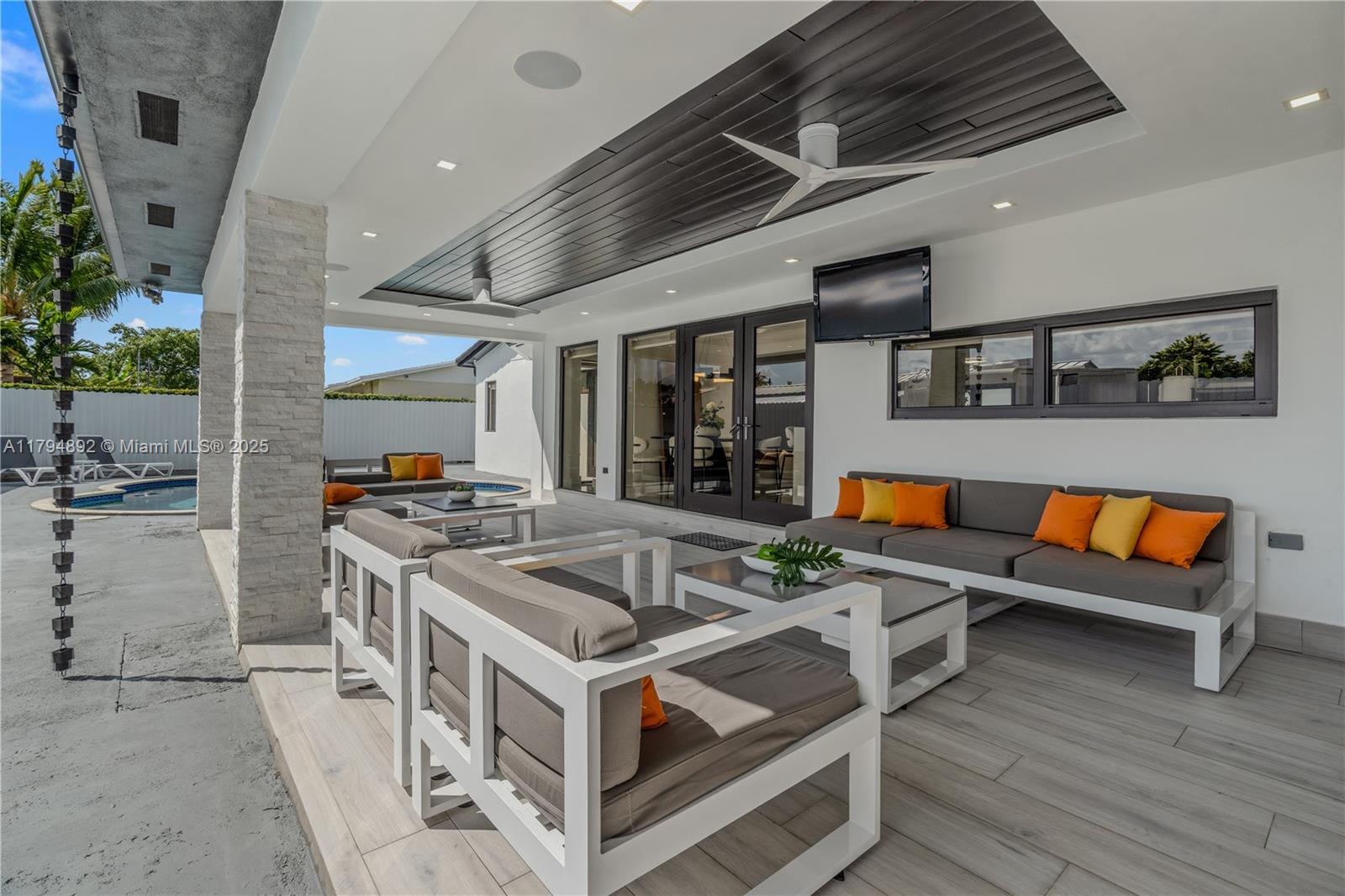 2901 Village Green Dr