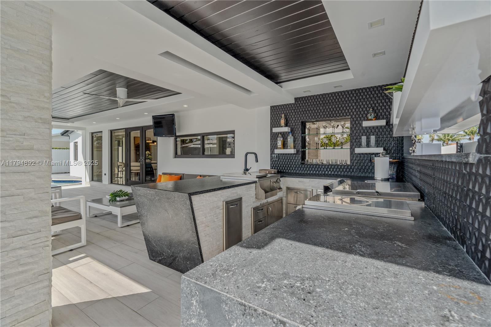 2901 Village Green Dr