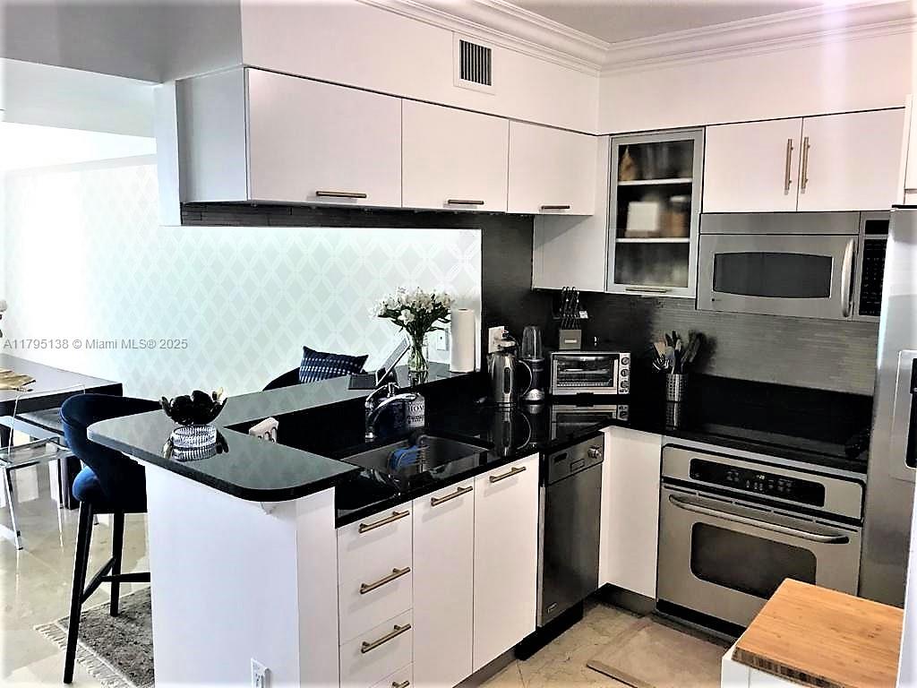 31 SE 5th St # 3006