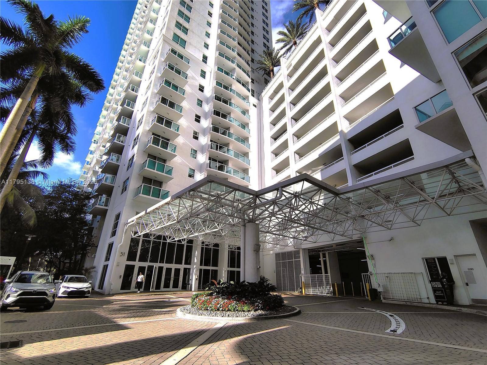 31 SE 5th St # 3006