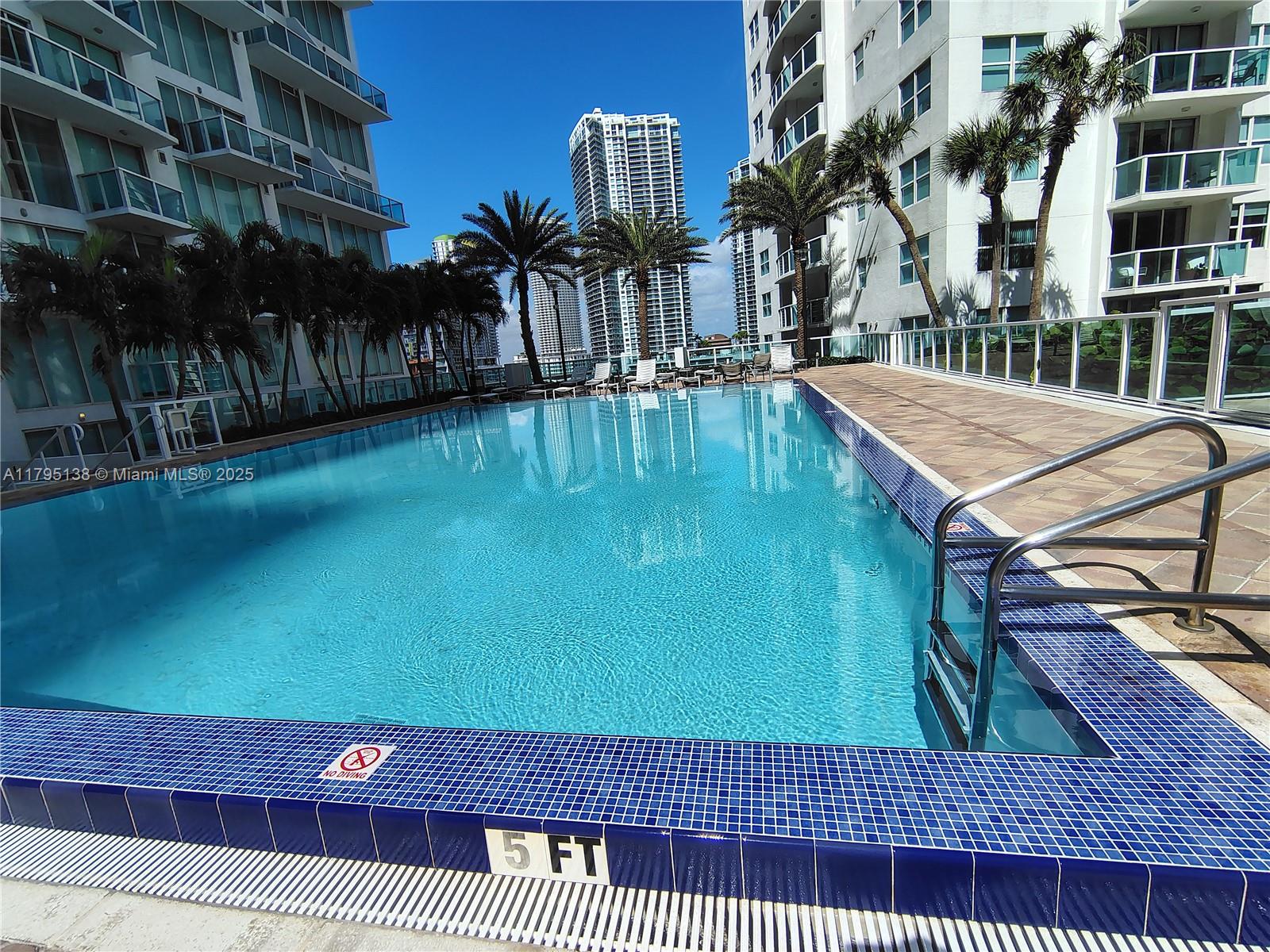 31 SE 5th St # 3006