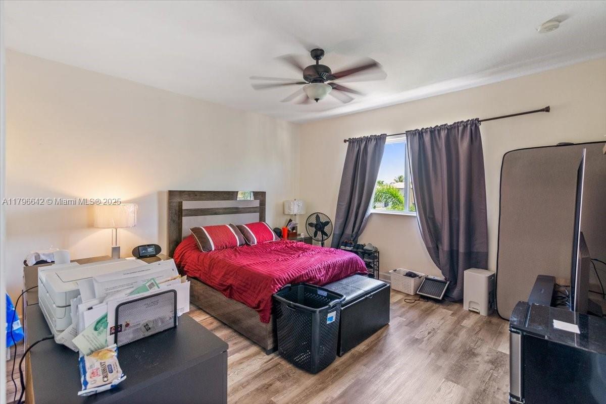 1024 NE 41st Ter