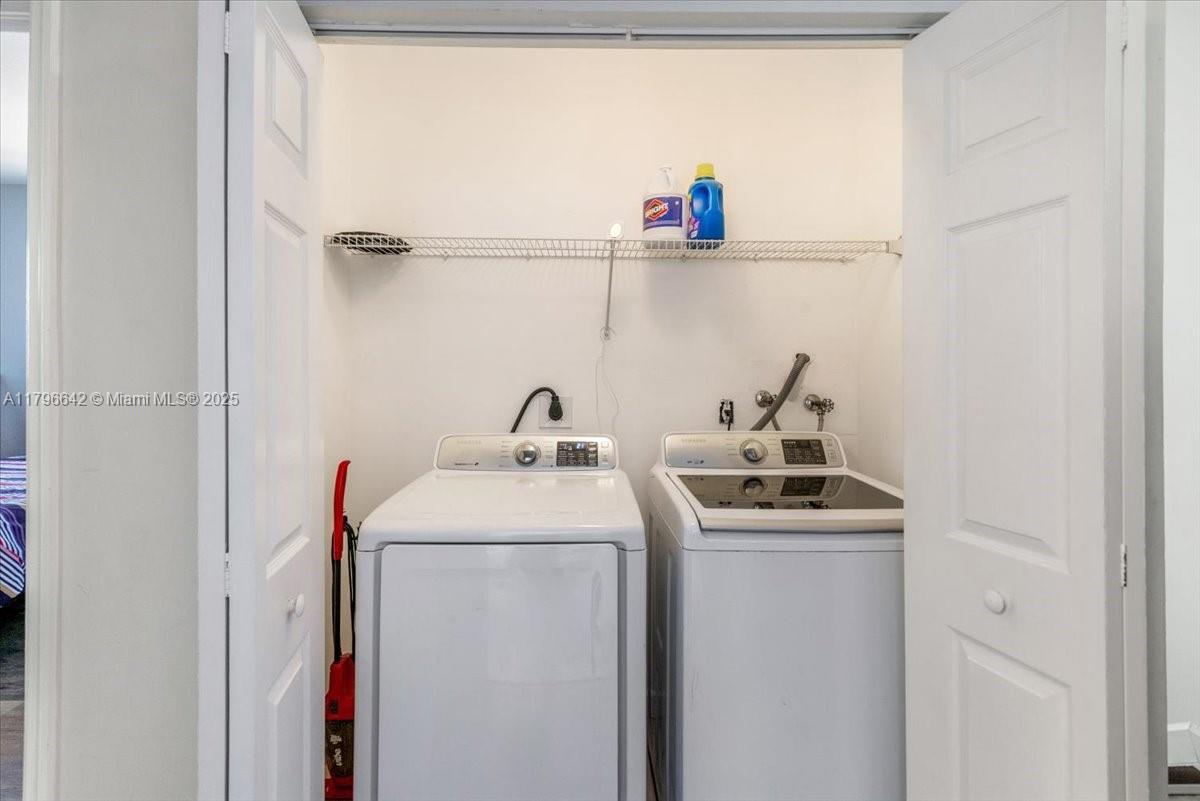 1024 NE 41st Ter