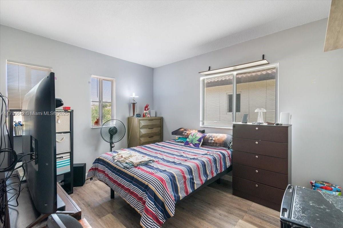 1024 NE 41st Ter