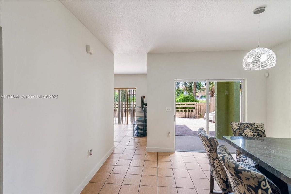 1024 NE 41st Ter