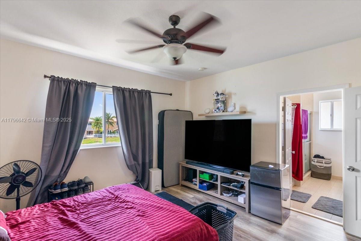 1024 NE 41st Ter