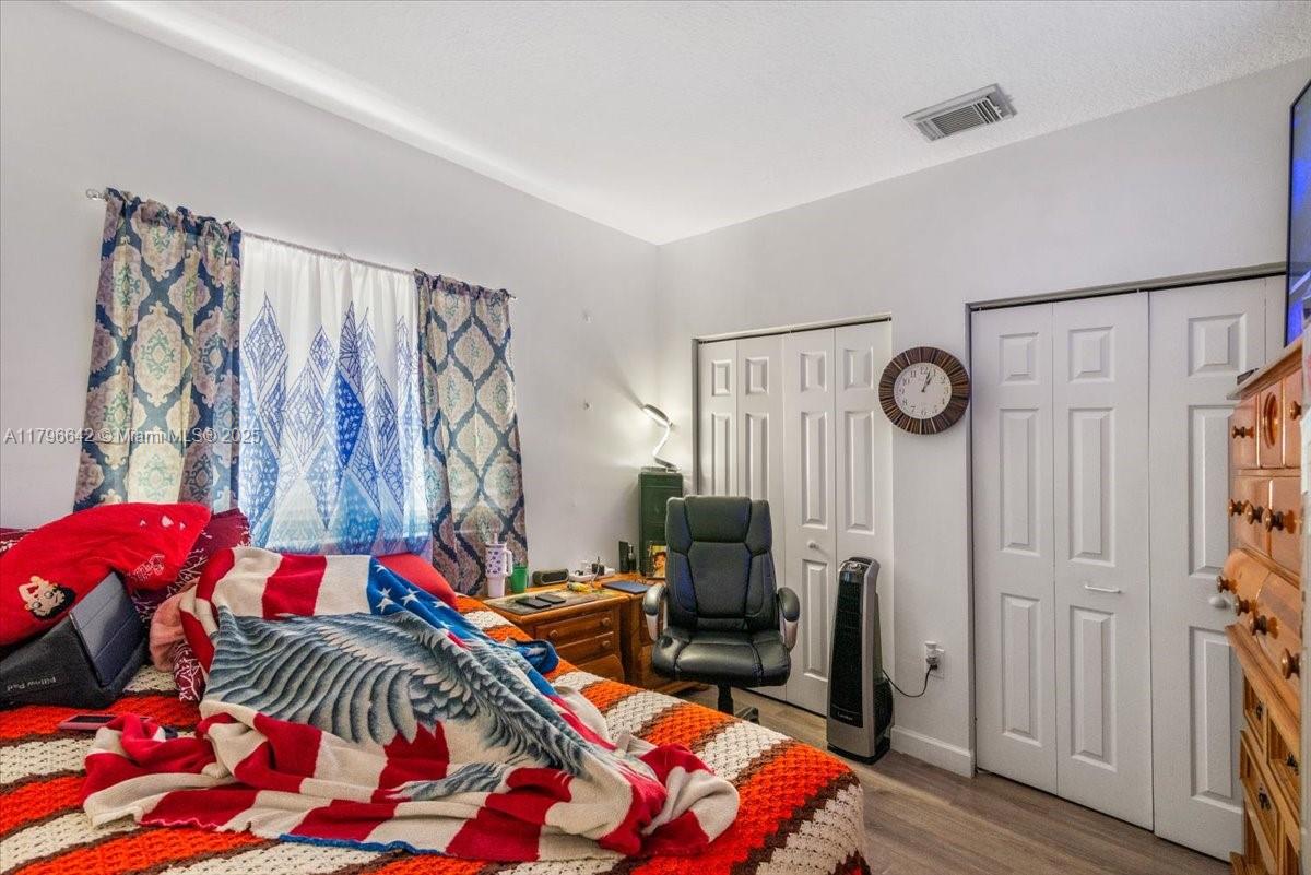 1024 NE 41st Ter