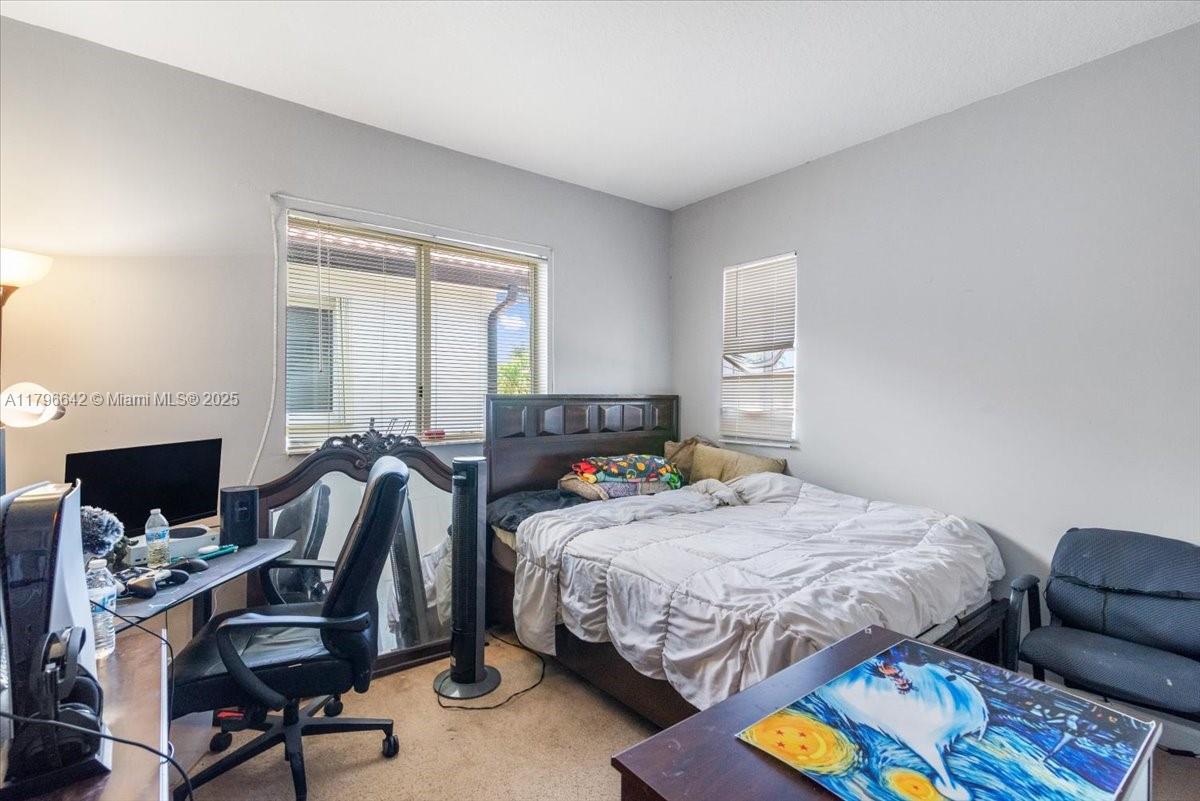 1024 NE 41st Ter